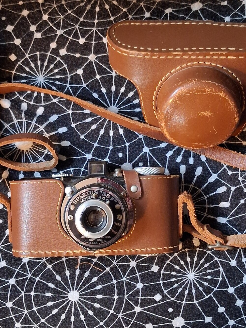 Vintage Spartus Camera W/carry Case